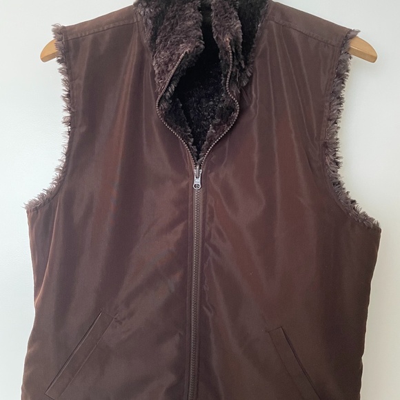 Reversible Faux Fur Vest - Picture 2 of 4